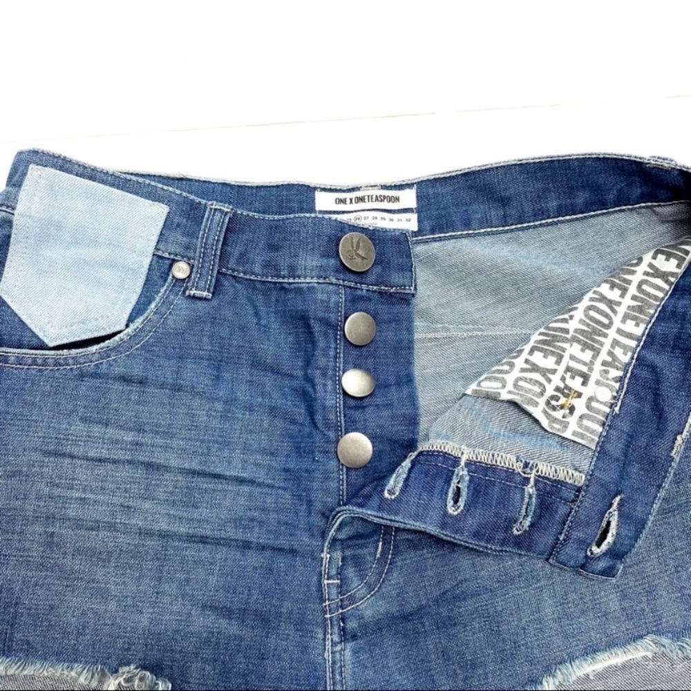 ONE Teaspoon High Rise Distressed Front Step Hem Denim Shorts Medium Wash Sz 26 - Picture 4 of 9